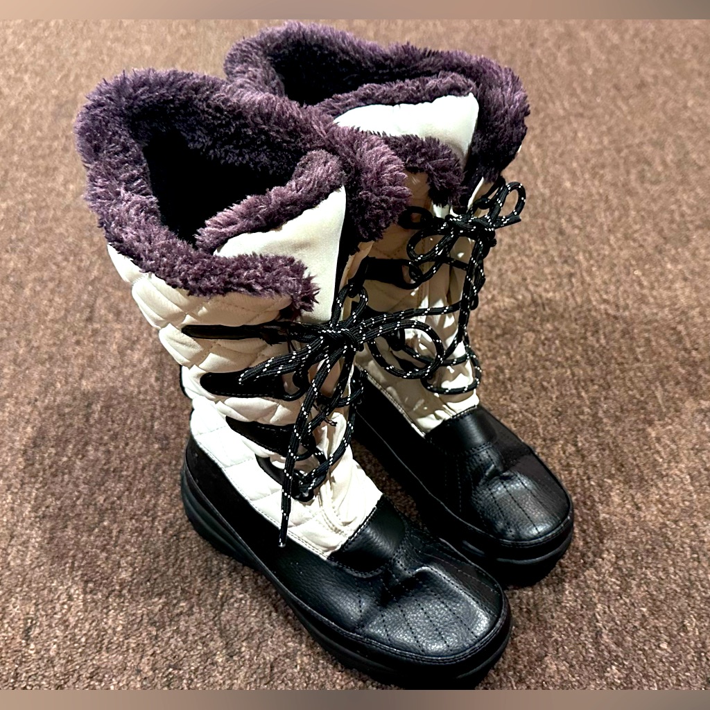 Rugged Outback Women's Sz 7 Tall Winter Boot Faux Fur Lined White Lace Up